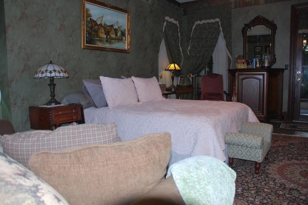 A Walk In The Woods Bed And Breakfast Southold Ngoại thất bức ảnh