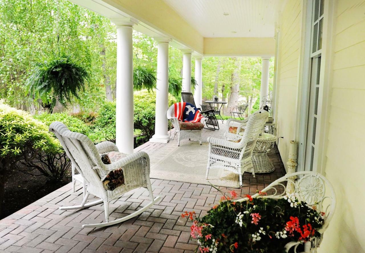 A Walk In The Woods Bed And Breakfast Southold Ngoại thất bức ảnh