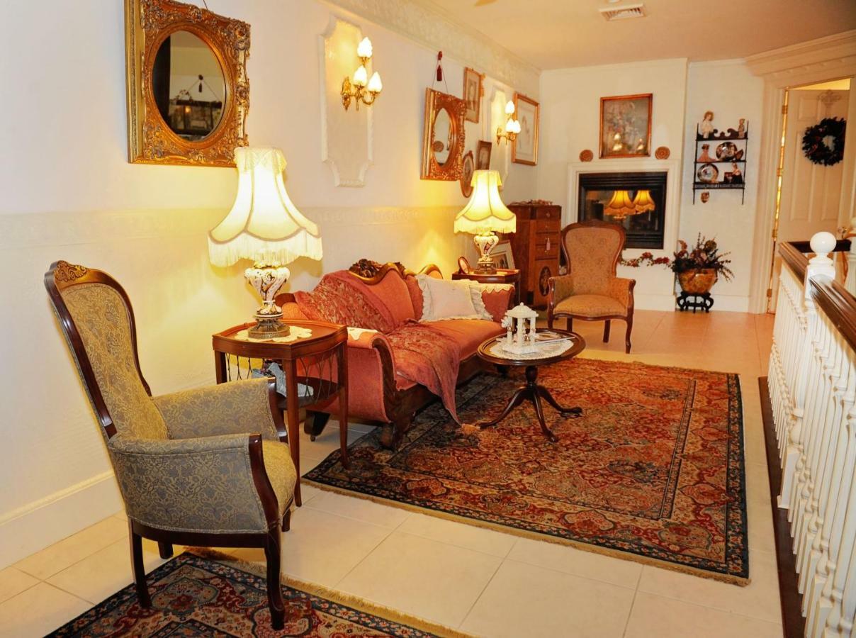 A Walk In The Woods Bed And Breakfast Southold Ngoại thất bức ảnh