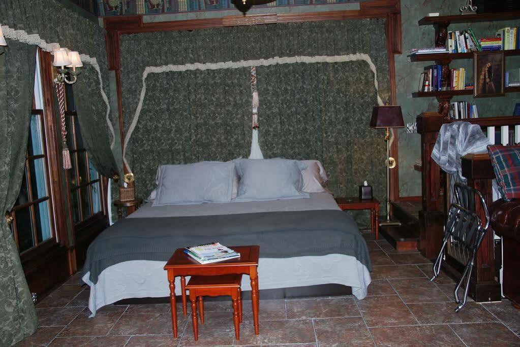 A Walk In The Woods Bed And Breakfast Southold Ngoại thất bức ảnh